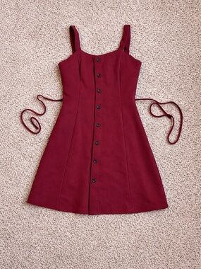 Sleeveless Button-Front Mini Dress in Burgundy